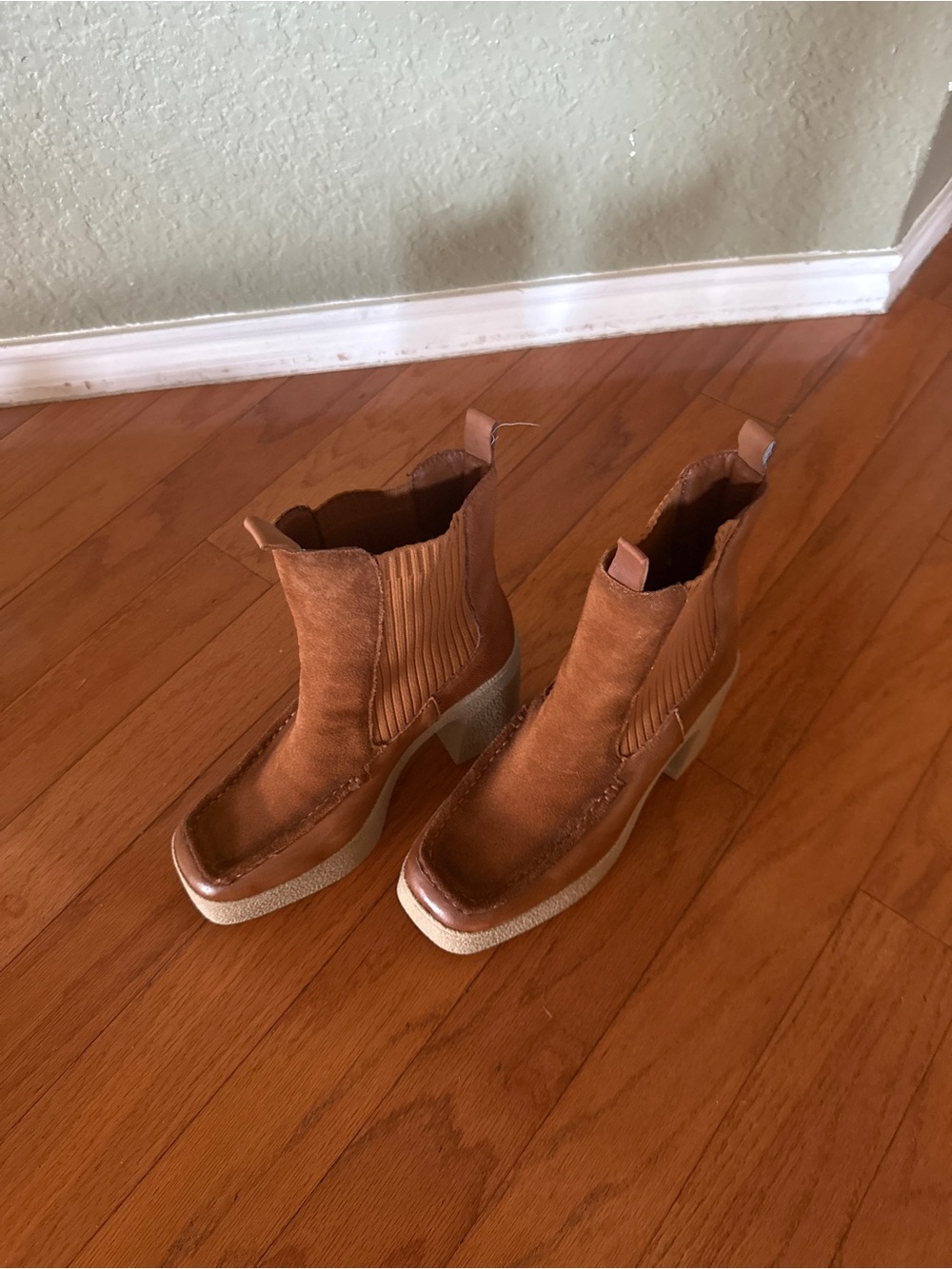 Women’s Chestnut Platform Chelsea Boots - Picture 4 of 4